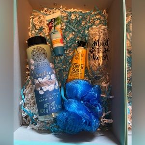 Wedding brides maids and maid of honor boxes